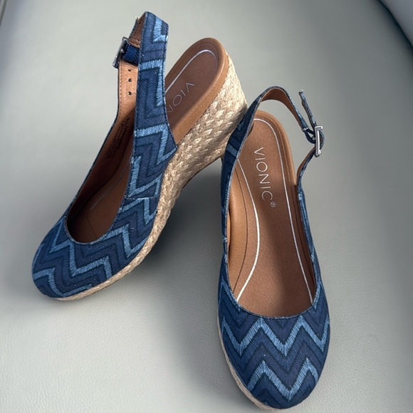 Vionic CORALINA Navy Chevron - Picture 2 of 6